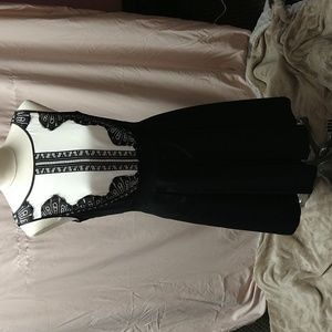 White house black, market size 4 tea dress, zipper back with lace detail,pockets